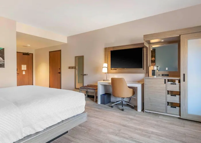 Cambria Hotel Lake Placid - Lakeside Resort